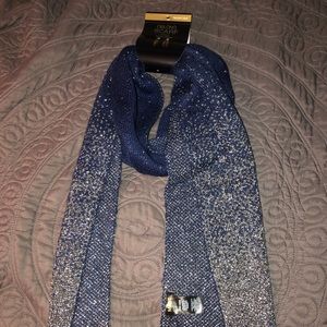 Scarf with sparkles